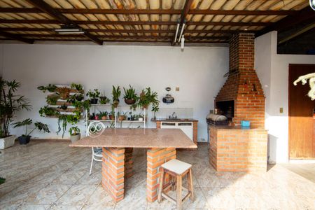 Casa à venda com 400m², 4 quartos e 3 vagas Casa à venda com 400m², 4 quartos e 3 vagasÁrea comum