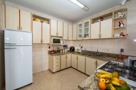 Casa à venda com 400m², 4 quartos e 3 vagas Casa à venda com 400m², 4 quartos e 3 vagasCozinha