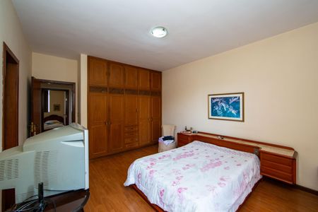 Casa à venda com 400m², 4 quartos e 3 vagas Casa à venda com 400m², 4 quartos e 3 vagasSuíte