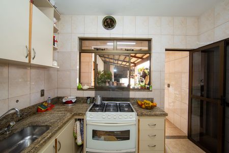 Casa à venda com 400m², 4 quartos e 3 vagas Casa à venda com 400m², 4 quartos e 3 vagasCozinha