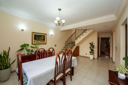 Casa à venda com 400m², 4 quartos e 3 vagas Casa à venda com 400m², 4 quartos e 3 vagasSala