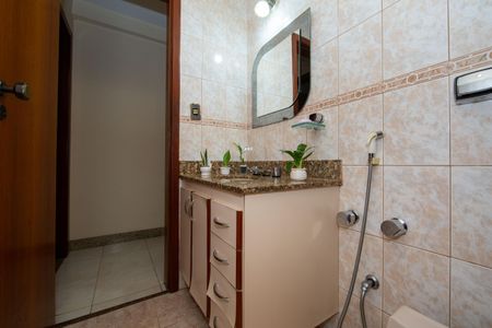 Casa à venda com 400m², 4 quartos e 3 vagas Casa à venda com 400m², 4 quartos e 3 vagasBanheiro Social