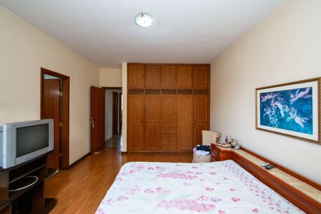 Casa à venda com 400m², 4 quartos e 3 vagas Casa à venda com 400m², 4 quartos e 3 vagasSuíte