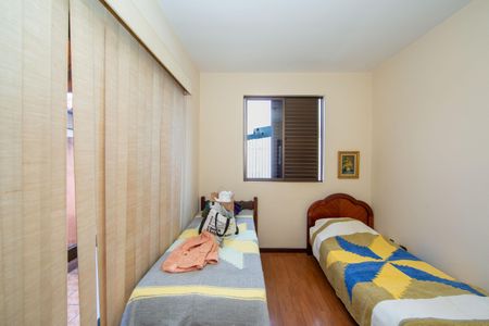 Casa à venda com 400m², 4 quartos e 3 vagas Casa à venda com 400m², 4 quartos e 3 vagasQuarto