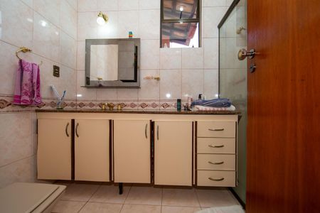 Casa à venda com 400m², 4 quartos e 3 vagas Casa à venda com 400m², 4 quartos e 3 vagasBanheiro da Suíte 2