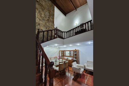 Casa à venda com 242m², 3 quartos e 2 vagasSala