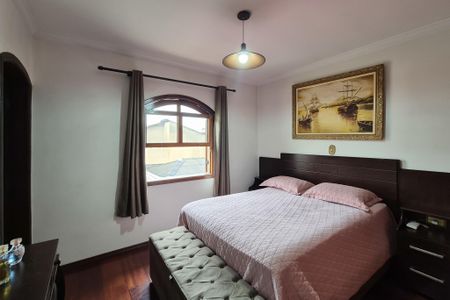 Casa à venda com 242m², 3 quartos e 2 vagasSuíte