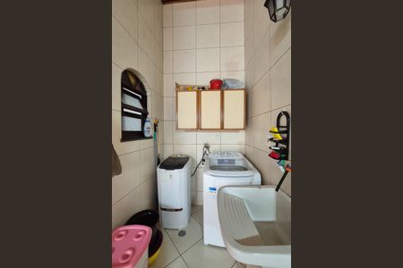 Casa à venda com 242m², 3 quartos e 2 vagasÁrea de Serviço