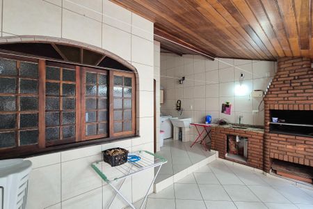 Casa à venda com 242m², 3 quartos e 2 vagasÁrea de Serviço