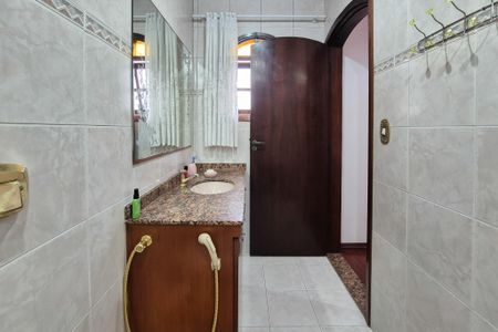 Casa à venda com 242m², 3 quartos e 2 vagasBanheiro da Suíte