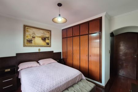 Casa à venda com 242m², 3 quartos e 2 vagasSuíte