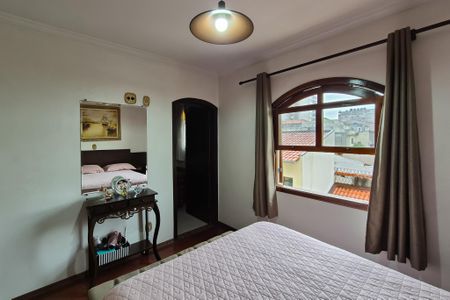Casa à venda com 242m², 3 quartos e 2 vagasSuíte