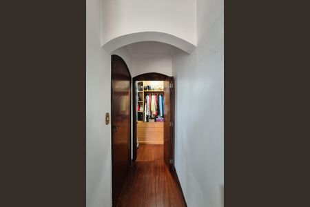 Casa à venda com 242m², 3 quartos e 2 vagasSuíte - closet