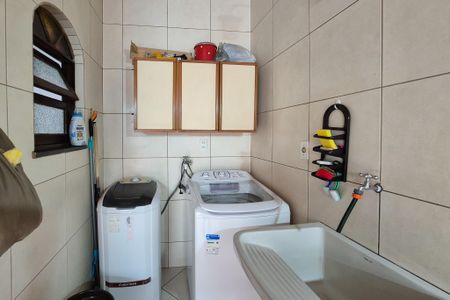 Casa à venda com 242m², 3 quartos e 2 vagasÁrea de Serviço