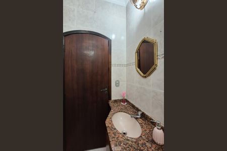 Casa à venda com 242m², 3 quartos e 2 vagasBanheiro Social