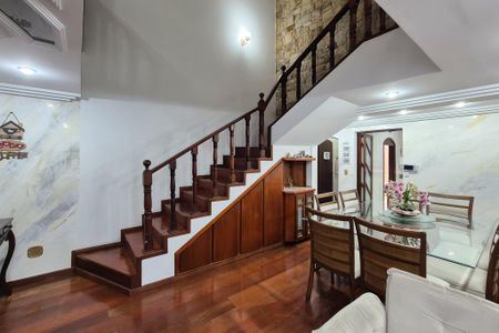 Casa à venda com 242m², 3 quartos e 2 vagasSala
