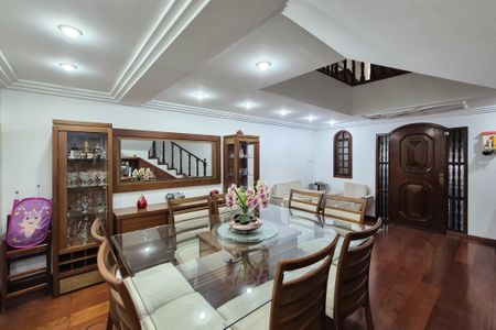 Casa à venda com 242m², 3 quartos e 2 vagasSala