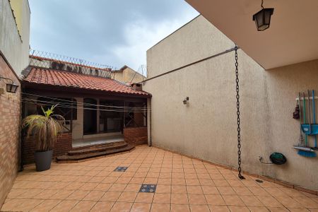 Casa à venda com 242m², 3 quartos e 2 vagasQuintal