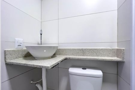Banheiro de kitnet/studio para alugar com 1 quarto, 26m² em Vila Mariana, São Paulo