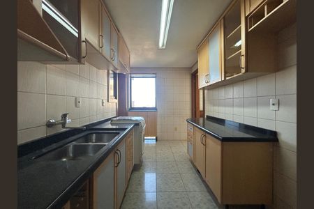 Apartamento à venda com 187m², 3 quartos e 2 vagas Apartamento à venda com 187m², 3 quartos e 2 vagasCozinha