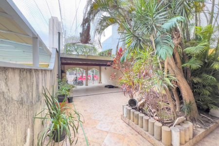 Casa à venda com 167m², 3 quartos e 2 vagas Casa à venda com 167m², 3 quartos e 2 vagasQuintal