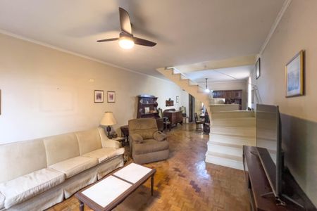 Casa à venda com 167m², 3 quartos e 2 vagas Casa à venda com 167m², 3 quartos e 2 vagasSala