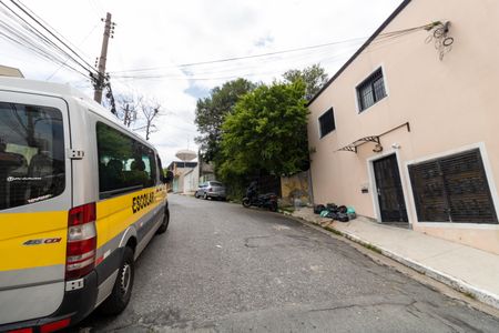 Casa à venda com 98m², 3 quartos e 2 vagas Casa à venda com 98m², 3 quartos e 2 vagasFachada