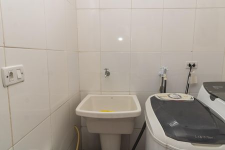 Casa à venda com 98m², 3 quartos e 2 vagas Casa à venda com 98m², 3 quartos e 2 vagasÁrea de Serviço