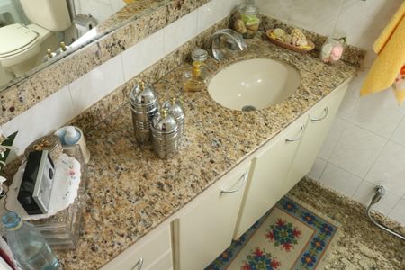 Apartamento à venda com 98m², 2 quartos e 2 vagasBanheiro da Suíte