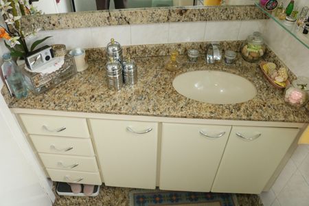 Apartamento à venda com 98m², 2 quartos e 2 vagasBanheiro da Suíte