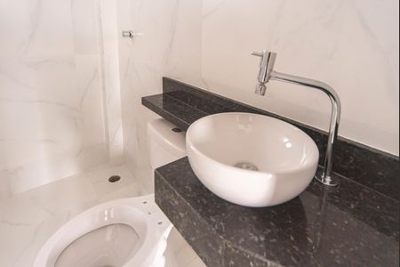 Apartamento à venda com 70m², 3 quartos e 2 vagas Apartamento à venda com 70m², 3 quartos e 2 vagasBanheiro da Suíte