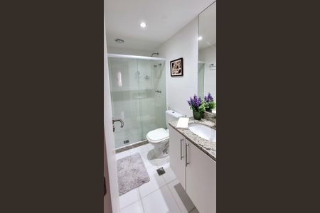 Apartamento à venda com 73m², 3 quartos e 2 vagas Apartamento à venda com 73m², 3 quartos e 2 vagasSuíte Canadense Banheiro