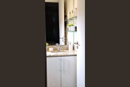 Apartamento à venda com 73m², 3 quartos e 2 vagas Apartamento à venda com 73m², 3 quartos e 2 vagasBanheiro da Suíte