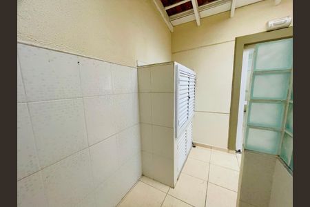 Casa de condomínio à venda com 210m², 3 quartos e 3 vagas Casa de condomínio à venda com 210m², 3 quartos e 3 vagasÁrea de Serviço