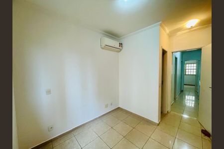 Casa de condomínio à venda com 210m², 3 quartos e 3 vagas Casa de condomínio à venda com 210m², 3 quartos e 3 vagasSuíte