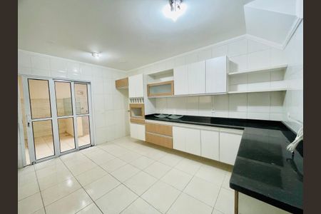 Casa de condomínio à venda com 210m², 3 quartos e 3 vagas Casa de condomínio à venda com 210m², 3 quartos e 3 vagasCozinha