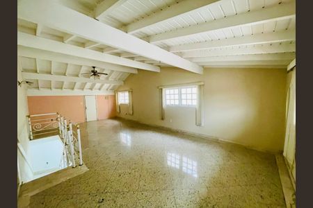 Casa de condomínio à venda com 210m², 3 quartos e 3 vagas Casa de condomínio à venda com 210m², 3 quartos e 3 vagasCobertura