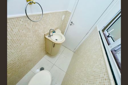 Casa de condomínio à venda com 210m², 3 quartos e 3 vagas Casa de condomínio à venda com 210m², 3 quartos e 3 vagasLavabo