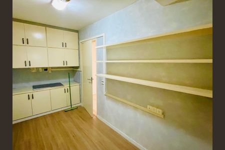 Casa de condomínio à venda com 210m², 3 quartos e 3 vagas Casa de condomínio à venda com 210m², 3 quartos e 3 vagasDepósito da garagem