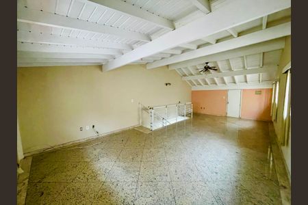 Casa de condomínio à venda com 210m², 3 quartos e 3 vagas Casa de condomínio à venda com 210m², 3 quartos e 3 vagasCobertura