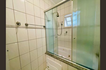 Casa de condomínio à venda com 210m², 3 quartos e 3 vagas Casa de condomínio à venda com 210m², 3 quartos e 3 vagasBanheiro Suíte