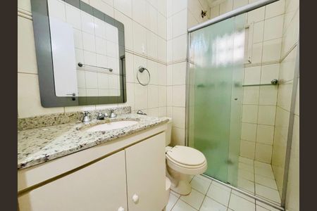 Casa de condomínio à venda com 210m², 3 quartos e 3 vagas Casa de condomínio à venda com 210m², 3 quartos e 3 vagasBanheiro