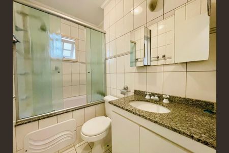 Casa de condomínio à venda com 210m², 3 quartos e 3 vagas Casa de condomínio à venda com 210m², 3 quartos e 3 vagasBanheiro Suíte