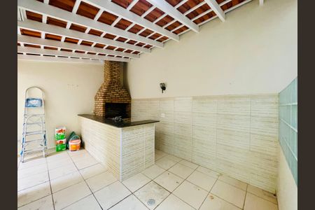 Casa de condomínio à venda com 210m², 3 quartos e 3 vagas Casa de condomínio à venda com 210m², 3 quartos e 3 vagasChurrasqueira