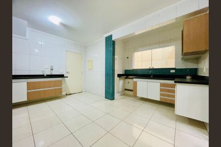 Casa de condomínio à venda com 210m², 3 quartos e 3 vagas Casa de condomínio à venda com 210m², 3 quartos e 3 vagasCozinha