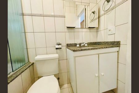 Casa de condomínio à venda com 210m², 3 quartos e 3 vagas Casa de condomínio à venda com 210m², 3 quartos e 3 vagasBanheiro Suíte