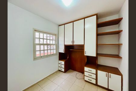 Casa de condomínio à venda com 210m², 3 quartos e 3 vagas Casa de condomínio à venda com 210m², 3 quartos e 3 vagasQuarto 1