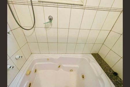 Casa de condomínio à venda com 210m², 3 quartos e 3 vagas Casa de condomínio à venda com 210m², 3 quartos e 3 vagasBanheiro Suíte