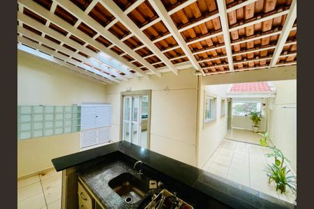 Casa de condomínio à venda com 210m², 3 quartos e 3 vagas Casa de condomínio à venda com 210m², 3 quartos e 3 vagasQuintal