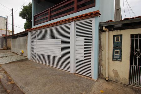 Casa para alugar com 180m², 2 quartos e 1 vaga Casa para alugar com 180m², 2 quartos e 1 vagaFachada
